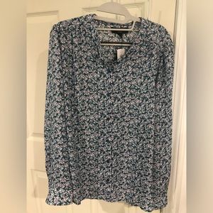 Banana Republic women’s button up blouse. Size xl. Silky material. New with tags